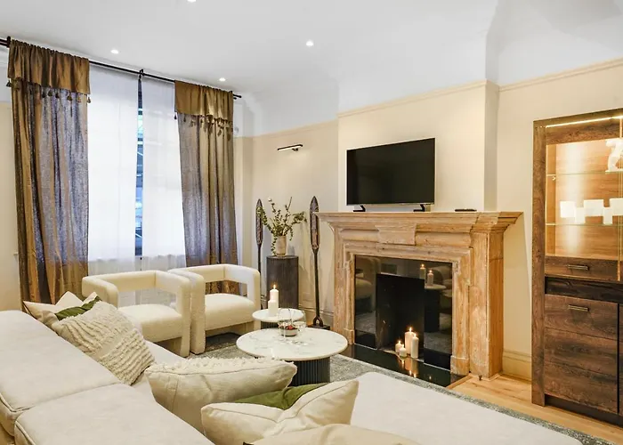Spacious And Modern 4 Beds Home In Kensington