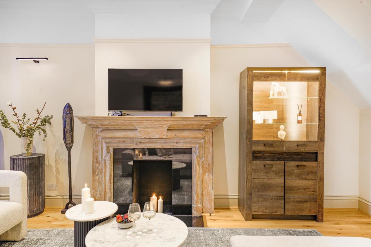 Spacious And Modern 4 Beds In Kensington Apartment London