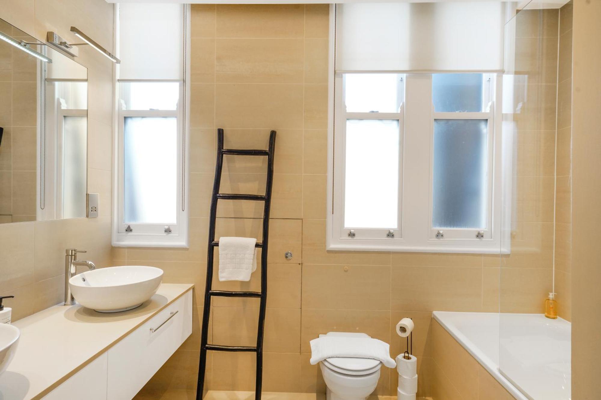 Spacious And Modern 4 Beds In Kensington *