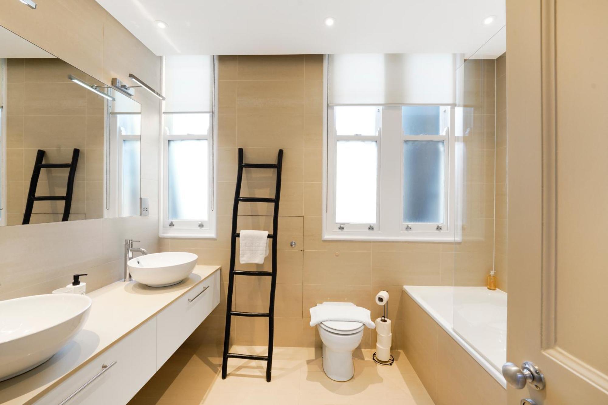 Spacious And Modern 4 Beds In Kensington London