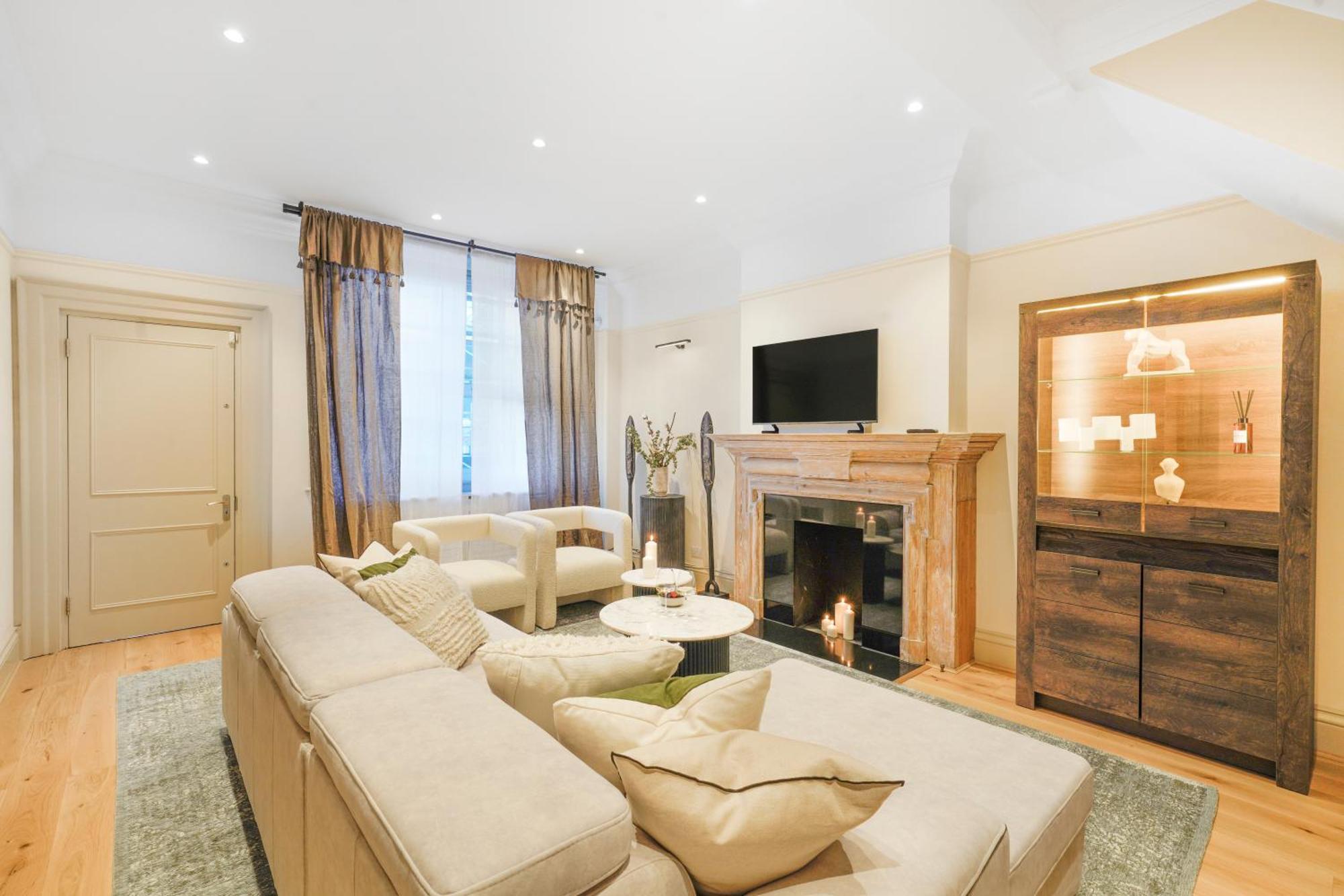 Spacious And Modern 4 Beds In Kensington Apartment London